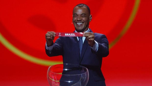 Soccer Football - World Cup - Final Draw - Doha Exhibition & Convention Center, Doha, Qatar - April 1, 2022 Draw assistant Cafu draws Brazil REUTERS/Kai Pfaffenbach