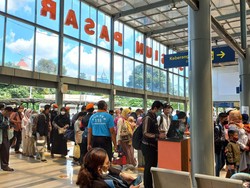 H-1 Ramadan, 9.634 Penumpang Berangkat dari Stasiun Pasar Senen dan Gambir