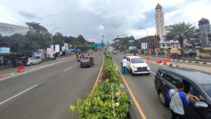 Suasana jalur Puncak, Bogor