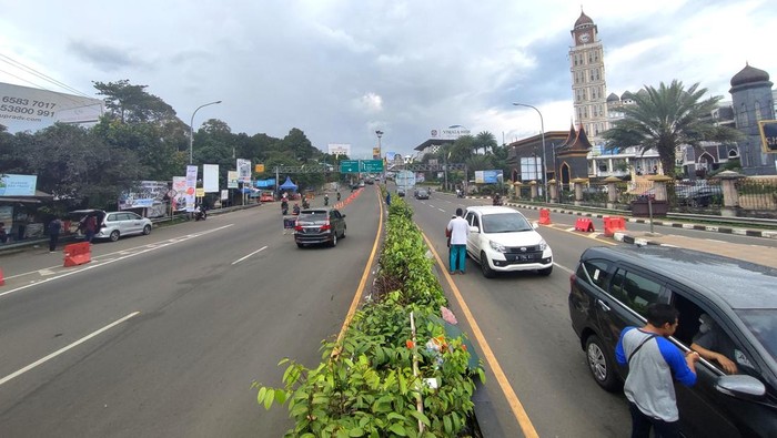Suasana jalur Puncak, Bogor Suasana jalur Puncak, Bogor