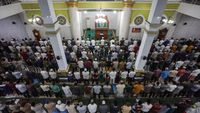 Suasana Salat Tarawih Pertama Warga Muhammadiyah di Berbagai Kota