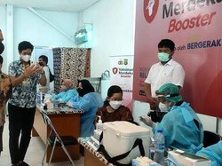 Polisi Gelar Vaksinasi Booster di Tj Priok, Sasar Nelayan-Pekerja