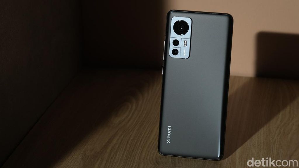 Unboxing Xiaomi 12, Si Ponsel Flagship Mungil