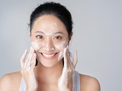Manfaatkan Kandungan Y.O.U Hy! Amino Facial Wash untuk Kulit Sehat