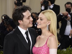 Bukan Victoria Beckham, Calon Mantu Pilih Gaun Pengantin Desainer Lain