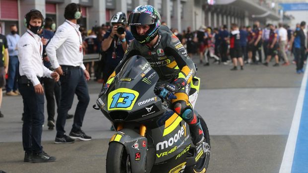 MotoGP - Qatar Grand Prix - Losail International Circuit, Lusail, Qatar - March 6, 2022 Mooney VR46 Racing Team's Celestino Vietti after winning the Moto2 race REUTERS/Ibraheem Al Omari