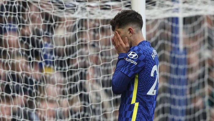 Chelseas Kai Havertz gestures after missing a scoring chance during the English Premier League soccer match between Chelsea and Brentford, at the Stamford Bridge stadium in London, Saturday, April 2, 2022. (AP Photo/Ian Walton)