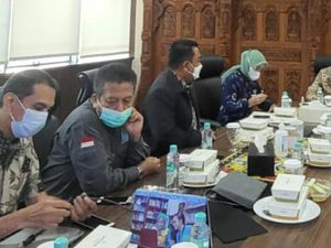 Mendikbud Diminta Turun Tangan Selesaikan Masalah SBM ITB Mendikbud Diminta Turun Tangan Selesaikan Masalah SBM ITB
