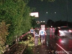 Waspada Cuaca Ekstrem di Jatim, Khofifah Minta Daerah Lakukan Mitigasi Bencana
