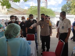 Kapolda Metro Cek Vaksinasi di Pasar Senen: Jangan Pilih-pilih Merek Booster