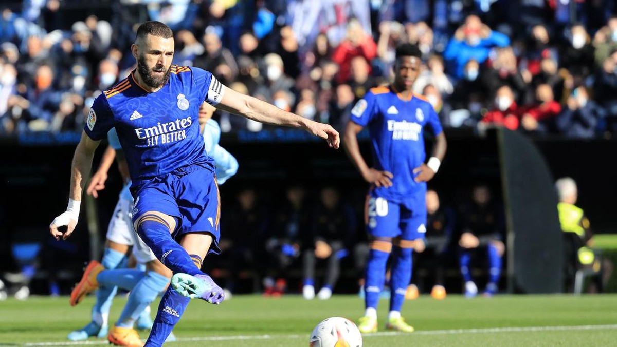 Dua penalti Karim Benzema menangkan Real Madrid di markas Celta Vigo. (Foto: AP/Lalo R. Villar)