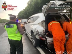 Penampakan Mobil Kakanwil Kemenag Jatim yang Pecah Ban di Tol Manyar