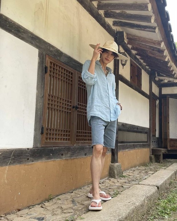 Kemeja dan short pants ala Jungwoo/pinterest.com Kemeja dan short pants ala Jungwoo.