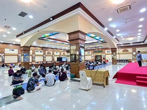 Kembali Sediakan Takjil, Masjid Al-Azhar Tak Lagi Terapkan Sistem Drive Thru