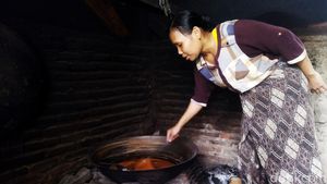 Mengintip Pembuatan Gula Aren Cibaliung