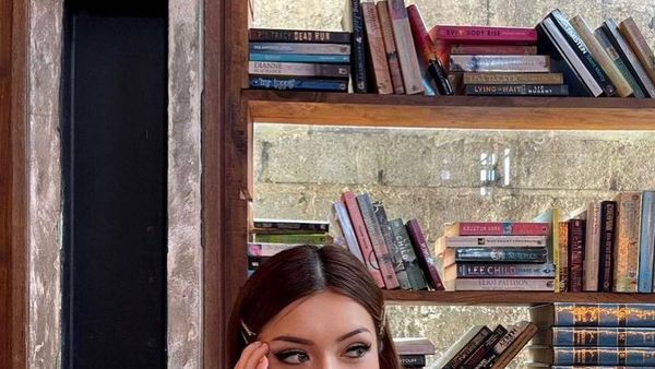 Monna Frans, Aspri Hotman Paris ke-2 yang Doyan Kulineran di Kafe Kekinian