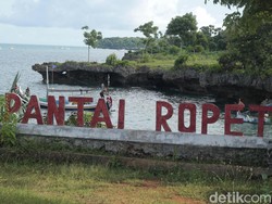Tak Hanya Bali, Jatim Juga Punya Tanah Lot