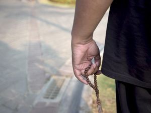 Doa dan Pergulatan Sang Pawang Saat Pindahkan Hujan