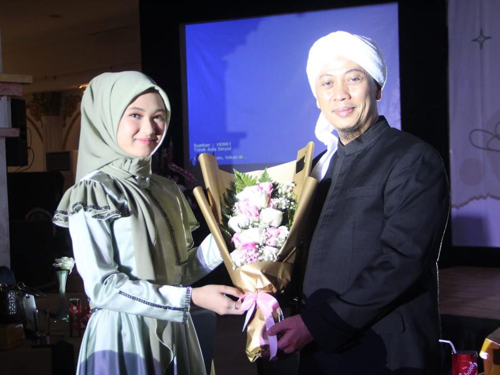 Opick Gandeng Rhana Haura Buat Regenerasi Penyanyi Religi Opick Gandeng Rhana Haura Buat Regenerasi Penyanyi Religi