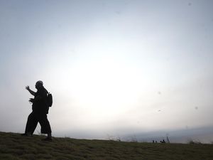 Ingin Gagalkan Pawang Hujan? Ketahui Dulu Syaratnya