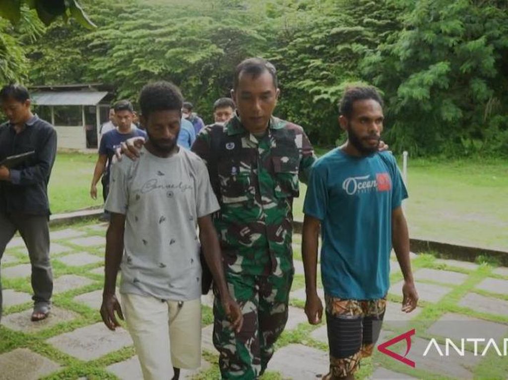 2 Anggota Pembebasan Papua Barat Kembali ke Pangkuan NKRI 2 Anggota Pembebasan Papua Barat Kembali ke Pangkuan NKRI