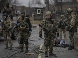 Ngeri Mayat Berserakan Usai Daerah Dekat Kiev Direbut Kembali
