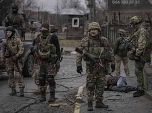 Ngeri Mayat Berserakan Usai Daerah Dekat Kiev Direbut Kembali