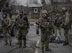 Ngeri Mayat Berserakan Usai Daerah Dekat Kiev Direbut Kembali