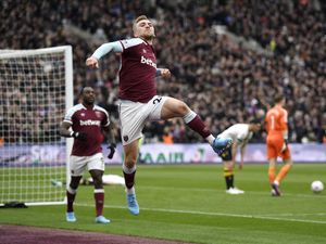 West Ham Mepet Empat Besar, Everton Dekati Zona Degradasi