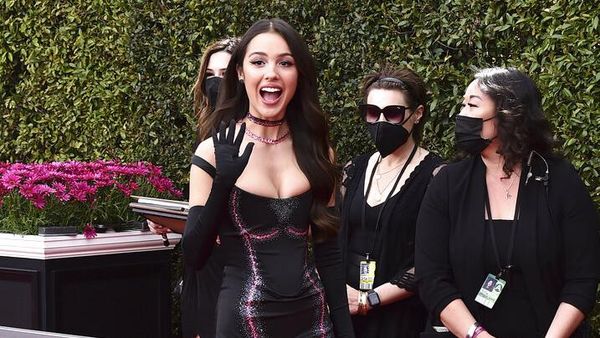Senyum Semringah Olivia Rodrigo, Peraih 7 Nominasi Grammy 2022