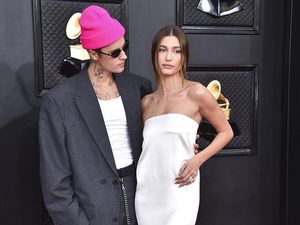 Justin Bieber Kirim Komen Nakal, Ini Tanggapan Hailey Baldwin