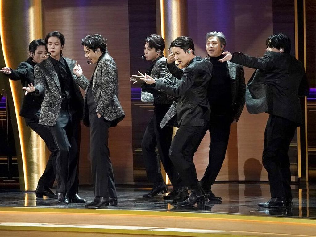 Momen BTS di Grammy Awards: Jungkook Terbang hingga V dan Olivia Rodrigo
