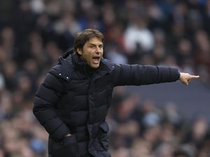 Tottenham Bisa Kejar Arsenal, Conte?