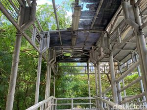 Masih Ada Jebol di Atap JPO Dukuh Atas 1, Perbaikan Belum Berlanjut Masih Ada Jebol di Atap JPO Dukuh Atas 1, Perbaikan Belum Berlanjut