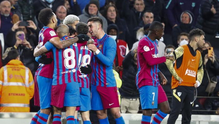 Barcelonas team players celebrate after scoring the opening goal during the Spanish La Liga soccer match between FC Barcelona and Sevilla at the Camp Nou stadium in Barcelona, Spain, Sunday, April 3, 2022. (AP Photo/Joan Monfort)