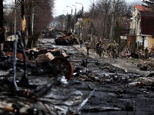 Geger Mayat Bergelimpangan di Ukraina, Greenpeace Hadang Kapal Pertamina Geger Mayat Bergelimpangan di Ukraina, Greenpeace Hadang Kapal Pertamina