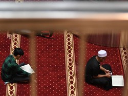 11 Adab Hari Jumat, Pakai Wewangian-Baca Surah Al Kahfi