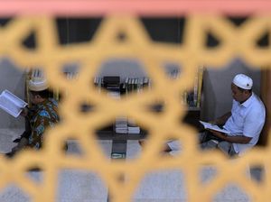 Surah Al-Falaq: Arab, Latin, dan Penjelasan Tafsirnya Surah Al-Falaq: Arab, Latin, dan Penjelasan Tafsirnya