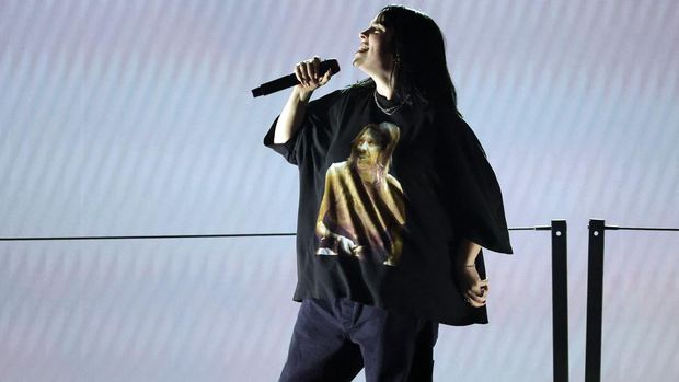 Billie Eilish LAS VEGAS, NEVADA - APRIL 03: Billie Eilish performs onstage during the 64th Annual GRAMMY Awards at MGM Grand Garden Arena on April 03, 2022 in Las Vegas, Nevada. Rich Fury/Getty Images for The Recording Academy/AFP (Photo by Rich Fury / GETTY IMAGES NORTH AMERICA / Getty Images via AFP)
