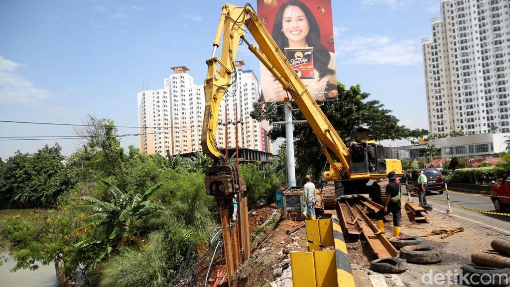 Bulan Ramadan, Perbaikan Tanggul Jebol di Bekasi Tetap Digencarkan Bulan Ramadan, Perbaikan Tanggul Jebol di Bekasi Tetap Digencarkan