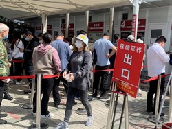 China Kerahkan Militer ke Shanghai untuk Tes COVID-19 Seluruh Warga