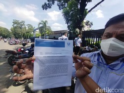 Ratusan Buruh Surabaya Kembali Demo di Depan Pabrik SIER