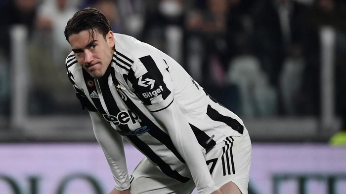 Juventus Serbian forward Dusan Vlahovic reacts during the Italian Serie A football match between Juventus and Inter on April 03, 2022 at the Juventus stadium in Turin. (Photo by Filippo MONTEFORTE / AFP)