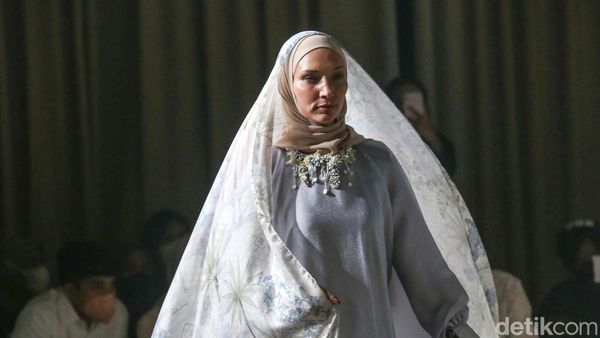 8 Koleksi Lebaran 2022 Wearing Klamby, Sentuhan Budaya Dubai dan Sriwijaya