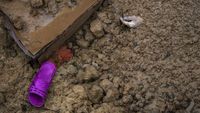 Geger, Pasukan Ukraina Temukan Banyak Kuburan Massal di Kota Bucha