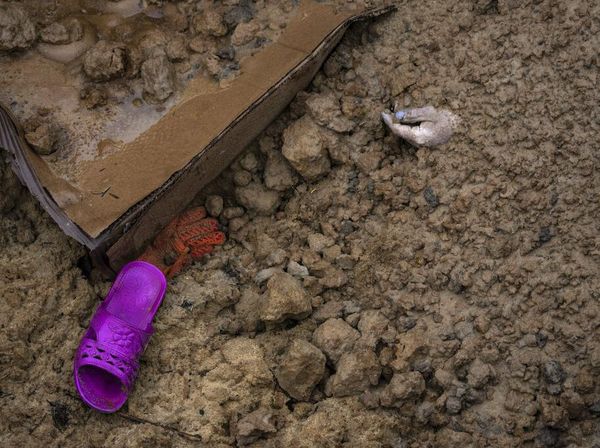 Geger, Pasukan Ukraina Temukan Banyak Kuburan Massal di Kota Bucha