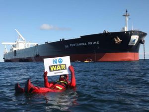 Komisi VI DPR: Kapal Dihadang Greenpeace Bukan Kargo Pertamina, Lagi Disewa Komisi VI DPR: Kapal Dihadang Greenpeace Bukan Kargo Pertamina, Lagi Disewa
