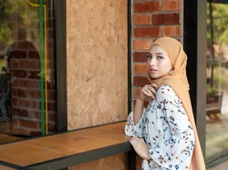 Cantik dan Elegan, Inspirasi Dress Kekinian buat Acara Bukber
