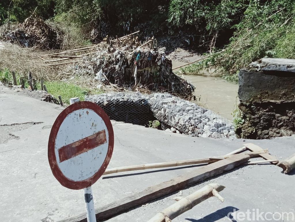 Tanggul Sungai Ngawonggo Klaten Ambrol, Jalan Sekitar Ditutup