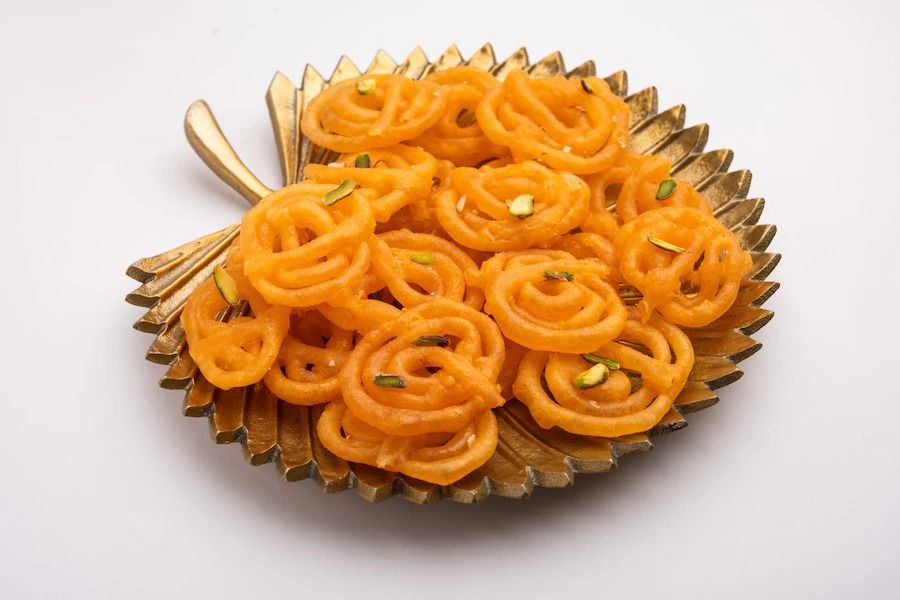 Jalebi makanan manis berbentuk spiral